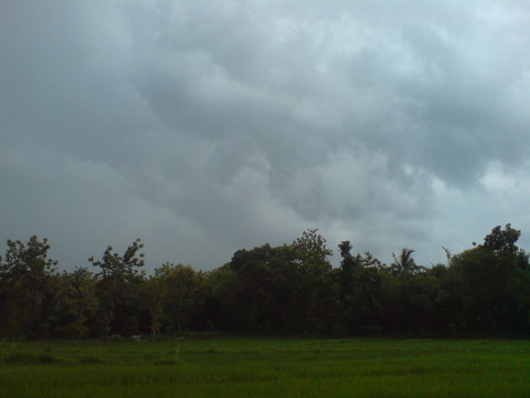 Karangmojo B : Mendung