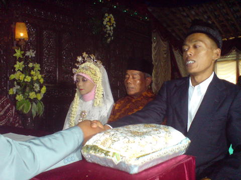 Pernikahan Mas Kuniman dan Sumiyati