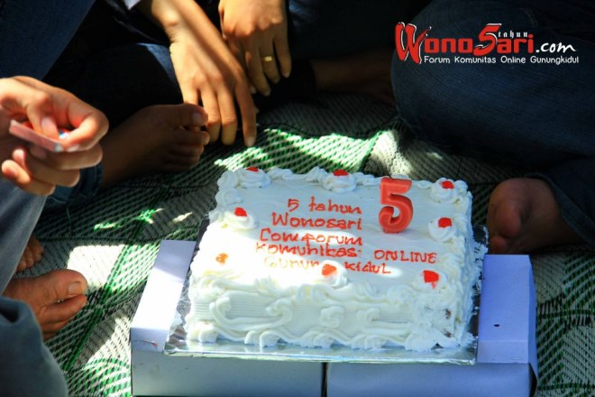 483711_580799918599151_1915252097_n