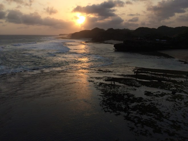 Sunset di pantai Nguyahan