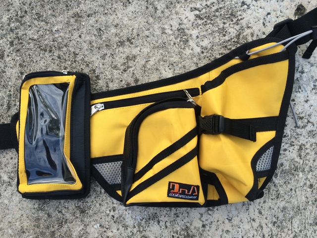 Phone and Bottle Belt merk DNA Sportwear