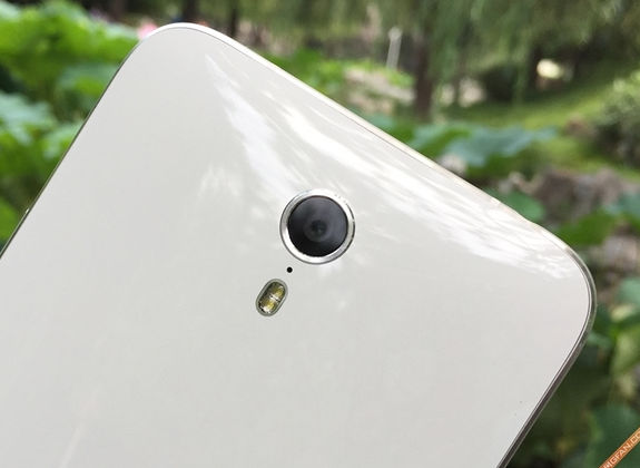 ZUK_Z1_Mobile_Phone_Unpacking_02