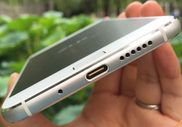 ZUK_Z1_Mobile_Phone_Unpacking_03