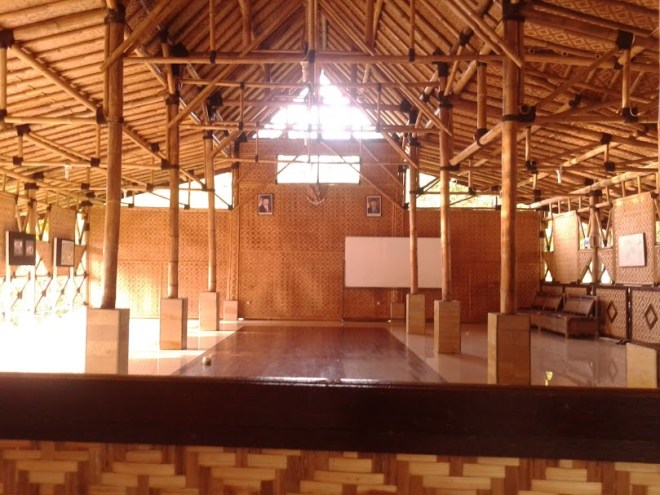 rumah kayu di bukit sodong