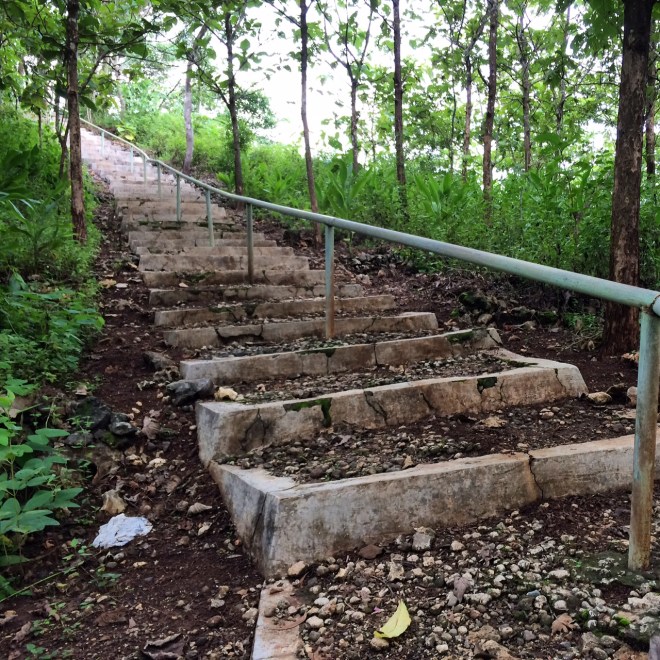 Jalan Setapak Menuju Petilasan Gunung Bagus, Desa Giring, Kecamatan Paliyan, Gunungkidul