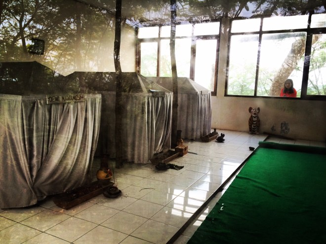 Nisan Joko Tarub, Dewi Nawangsih dan Bondan Gejawan di Petilasan Gunung Bagus, Desa Giring, Kecamatan Paliyan, Gunungkidul