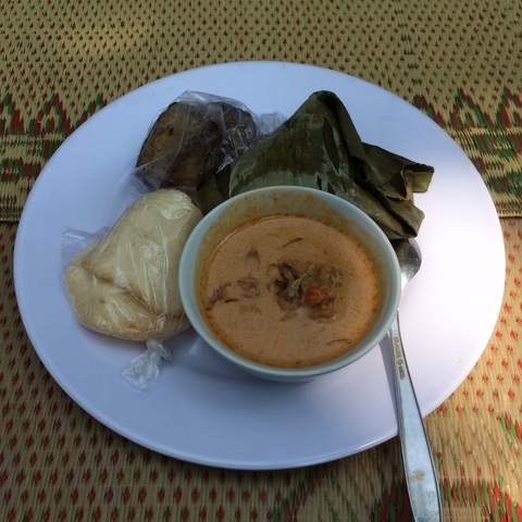 Sompil Disajikan Dengan Jangan Lombok, Tahu Tempe Bacem dan Kerupuk di Festival 1001 Sompil di Patuk - Gunungkidul