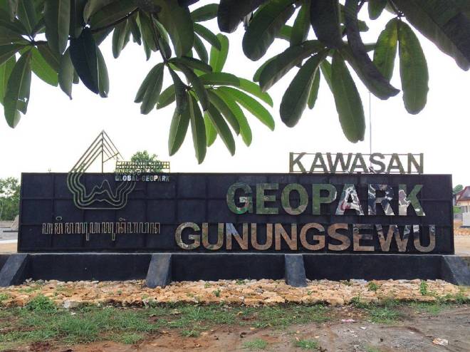 Kebun Batu (Stone Garden) Kawasan Geopark Gunungsewu