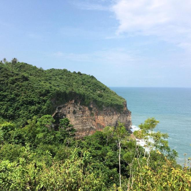 Pantai Gunungkidul Tebing Pantai Ngunggahan