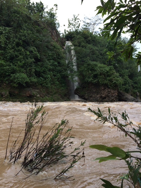 Air Terjun Slempret Dilihat dari Seberang Sungai Oya