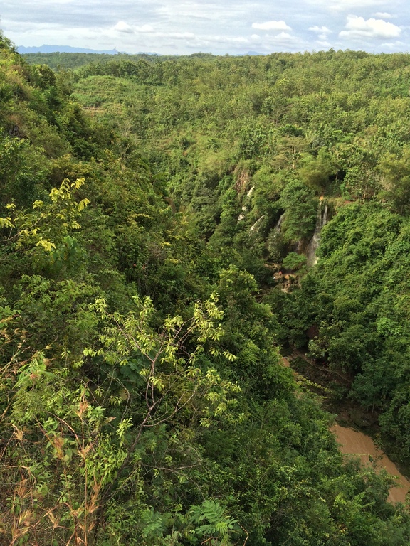 Air Terjun Sri Gethuk Dilihat dari Bukit Sri Panjung