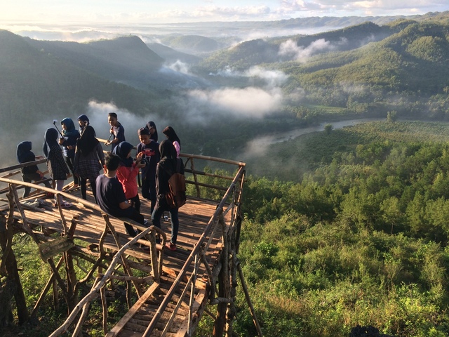Surga  Foto di Anjungan Puncak Panguk