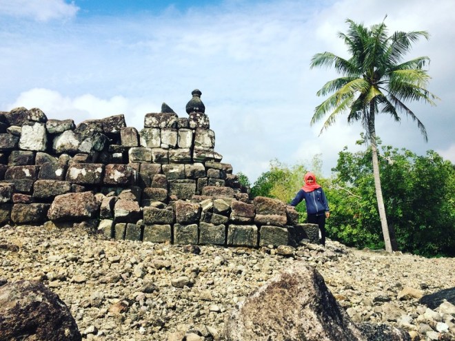 Candi Risan dan Pohon Nyiur
