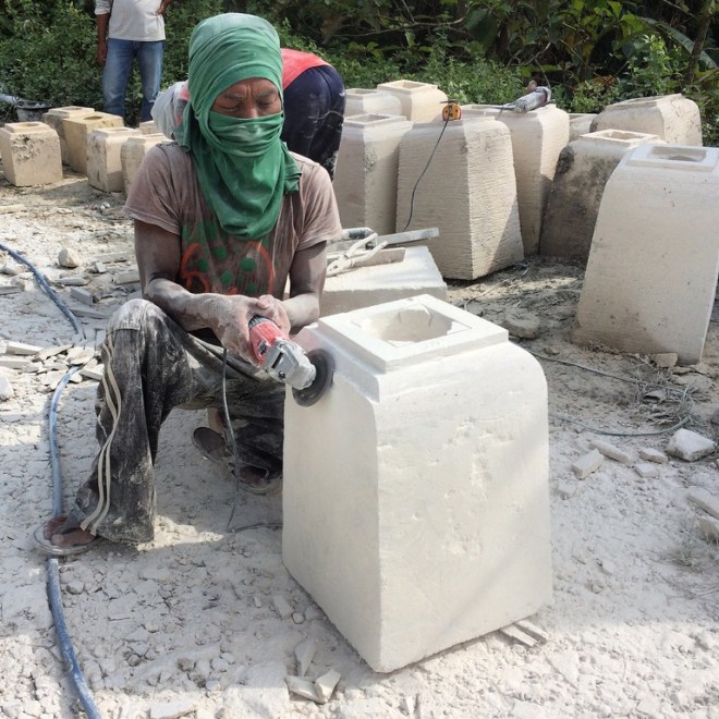 Pekerja Tambang di Pabrik Batu Alam di Telaga Biru Candirejo Semin Gunungkidul