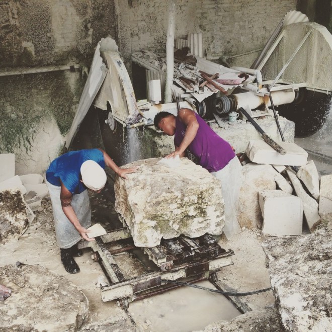 Pekerja Tambang di Pabrik Batu Alam di Telaga Biru Candirejo Semin Gunungkidul