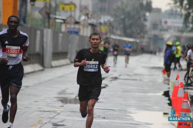 jakarta-marathon-hujan