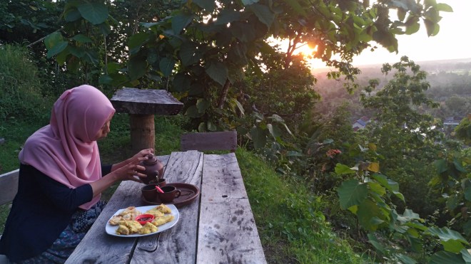 Menikmati Senja di Watu Lumbung - Kretek - Bantul