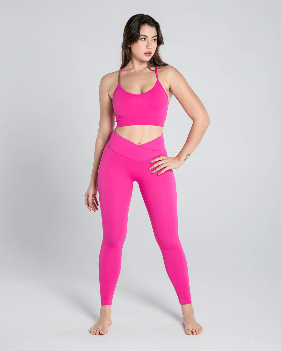 https://www.cosmolle.com/cdn/shop/files/PremiumSeamlessCrossoverLeggings_1_900x.jpg?v=1686229709